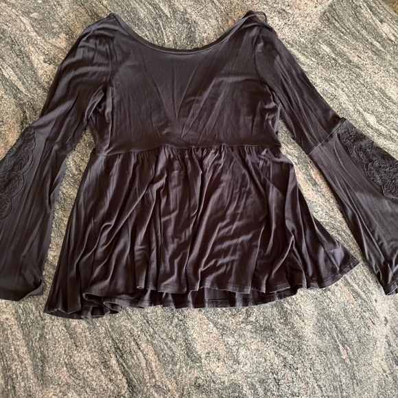 American Eagle Outfitters Slate Grey Flare Arm V Neck Open Back Long Sleeve - Picture 9 of 10